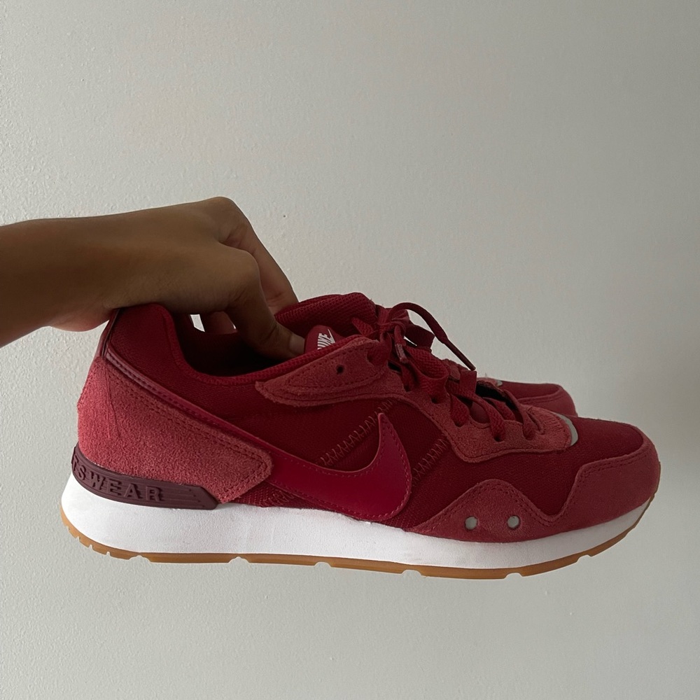 Womens Nike Venture Runner